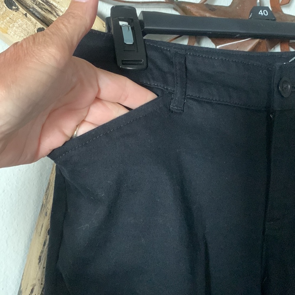 🖤🖤🖤3 for 12🖤🖤🖤Capris - Picture 3 of 9